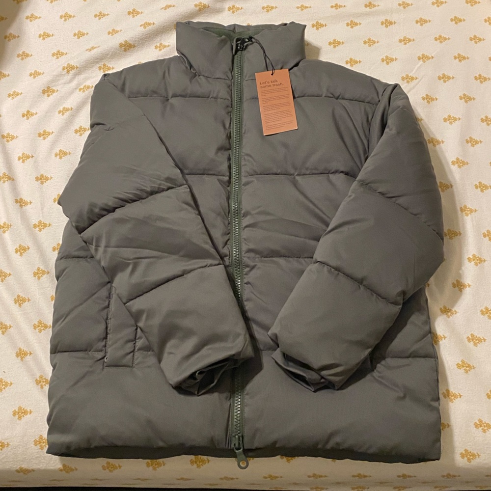 Girlfriend collective thyme classic puffer jacket